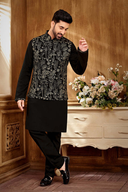 Black Kurta Set With Embriodery On It
