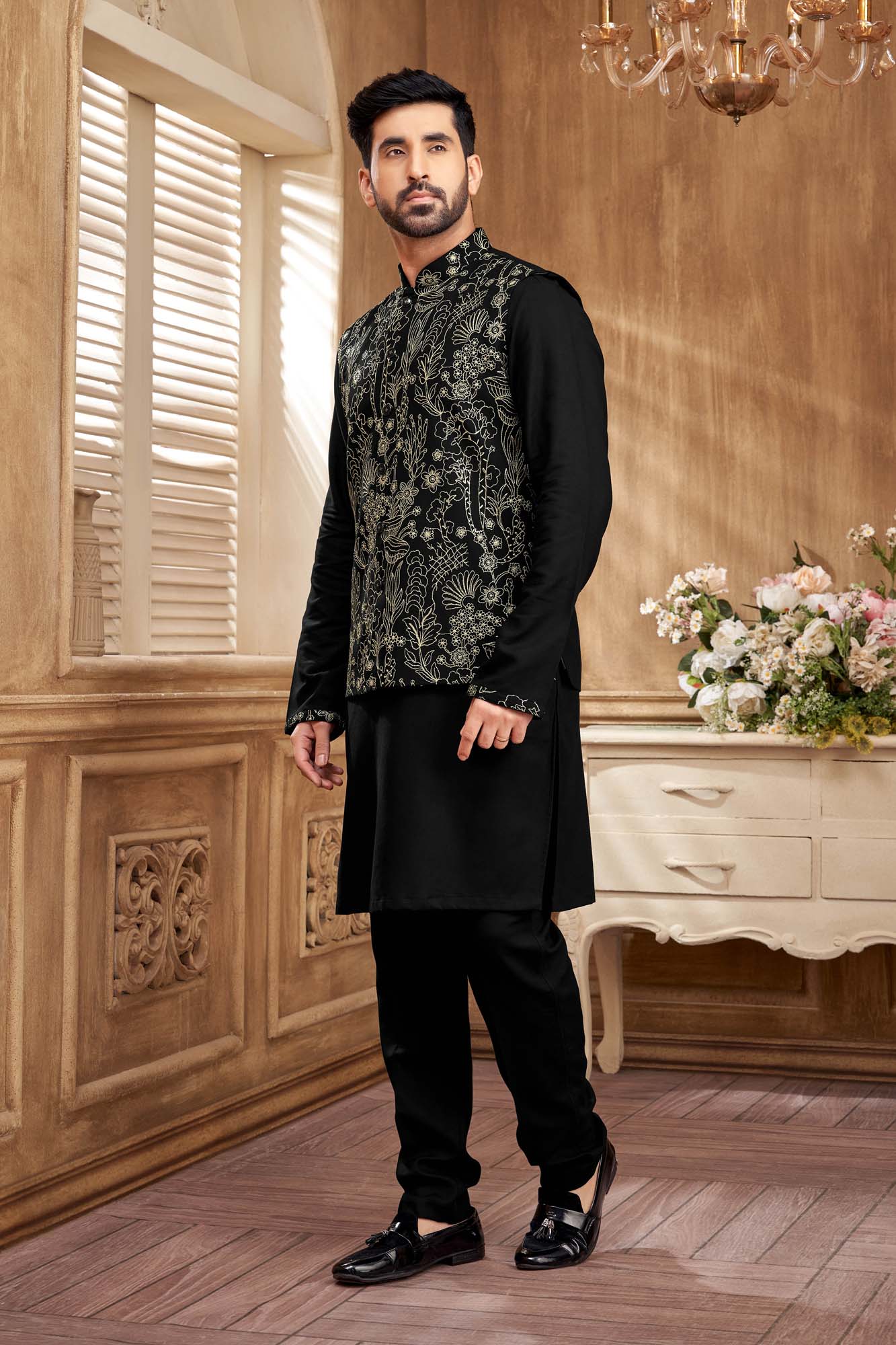Black Kurta Set With Embriodery On It