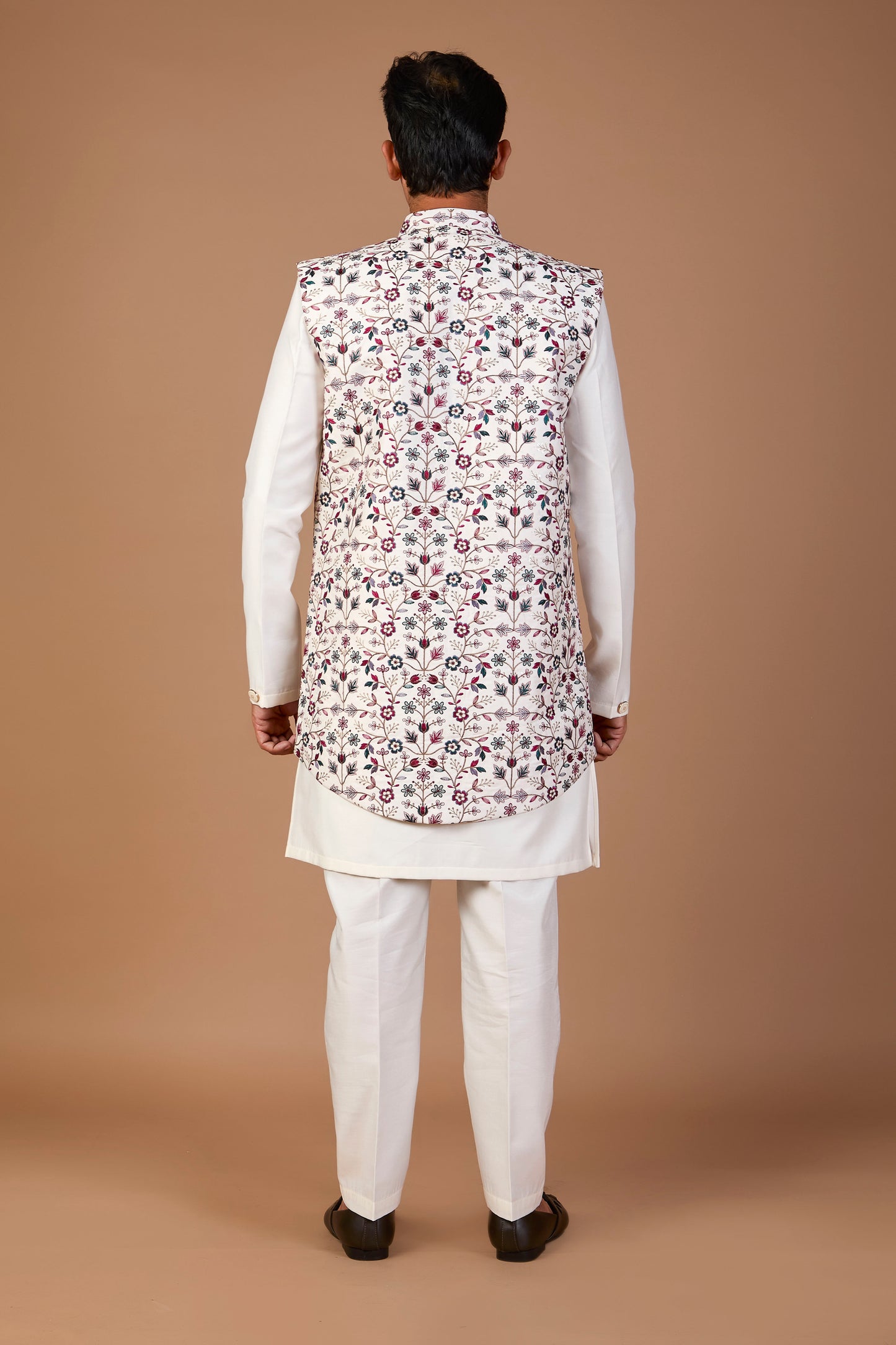 Men’s Off-white Indo-western with Embroidered Work