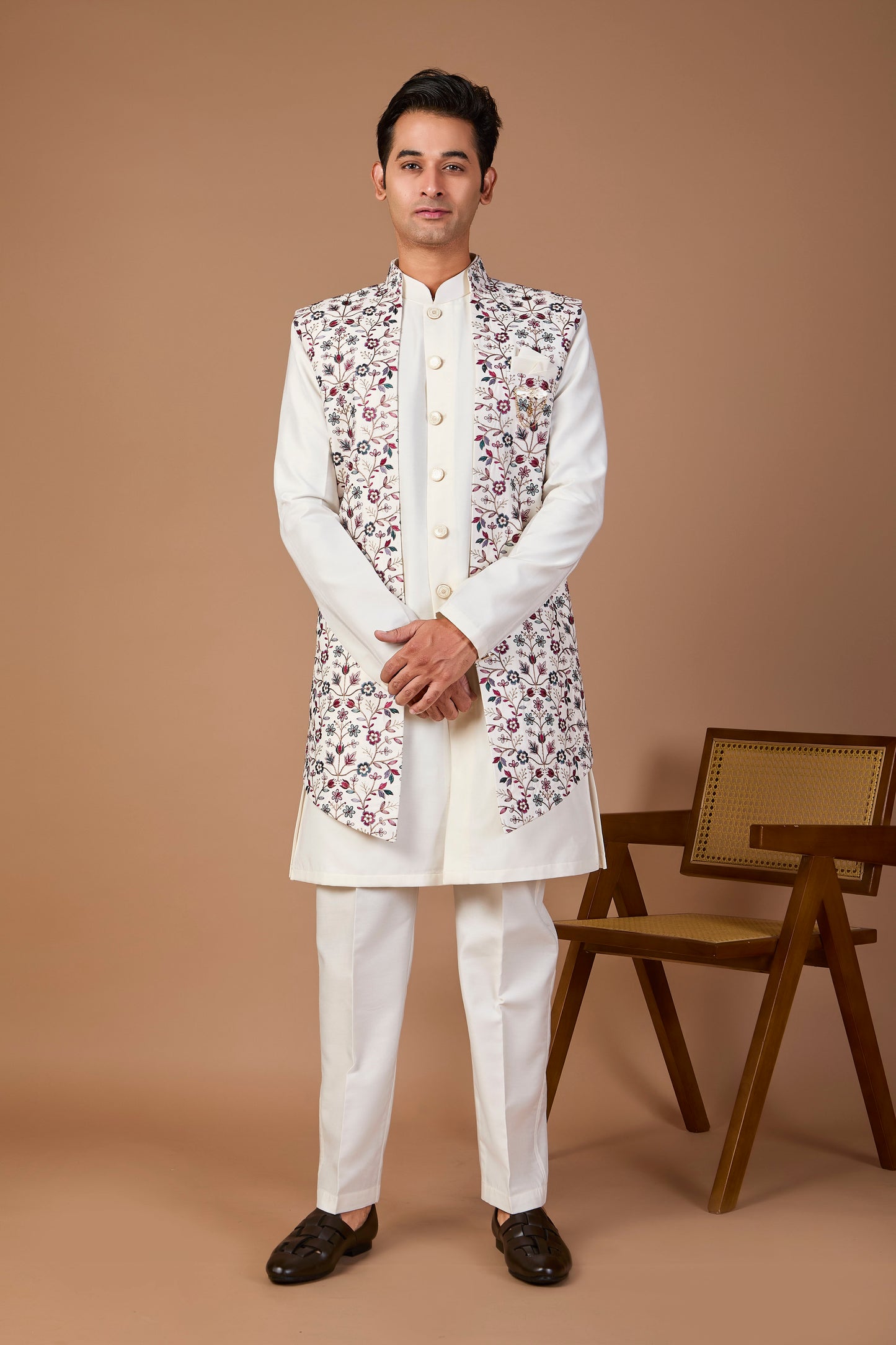 Men’s Off-white Indo-western with Embroidered Work