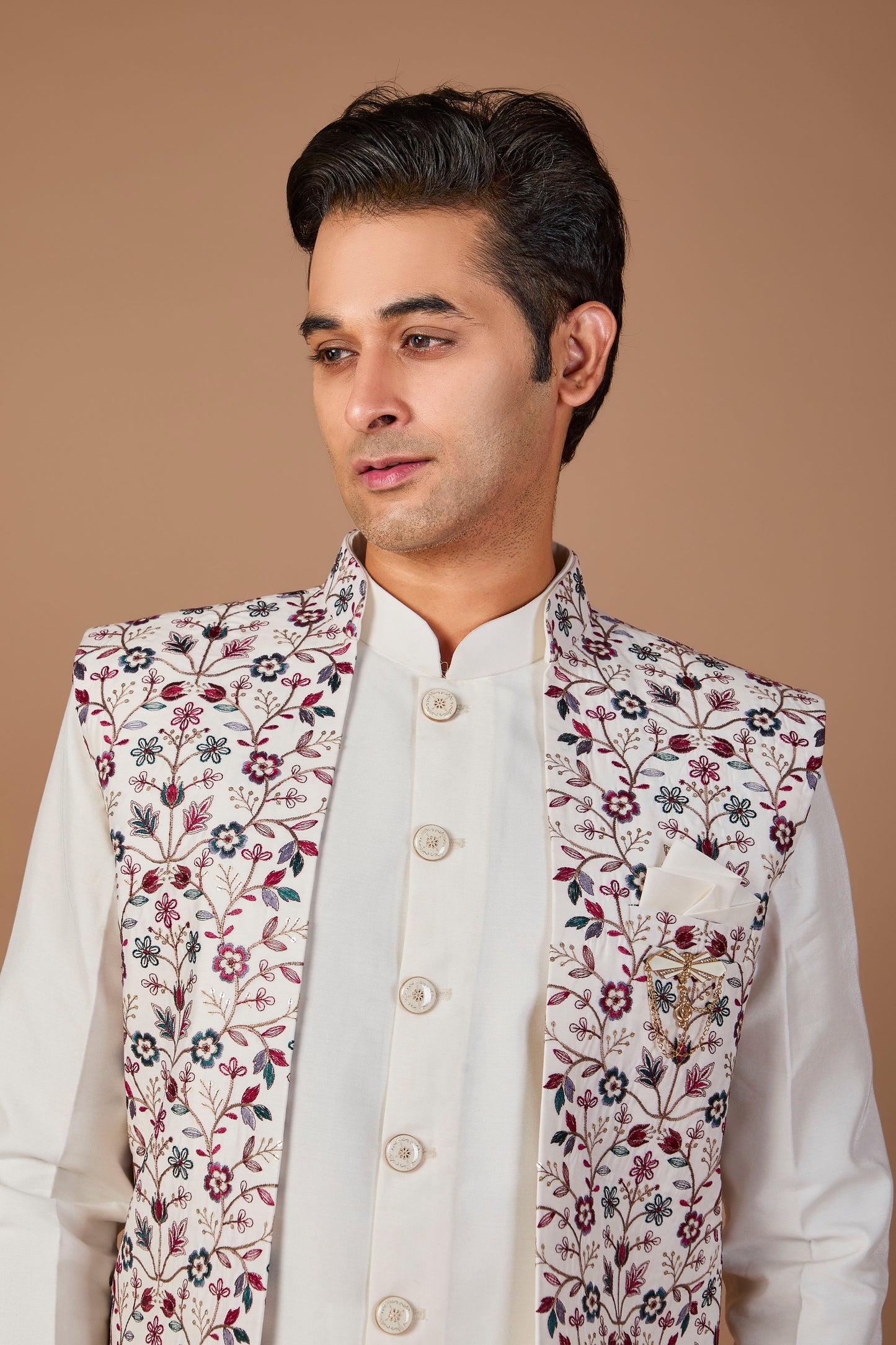 Men’s Off-white Indo-western with Embroidered Work